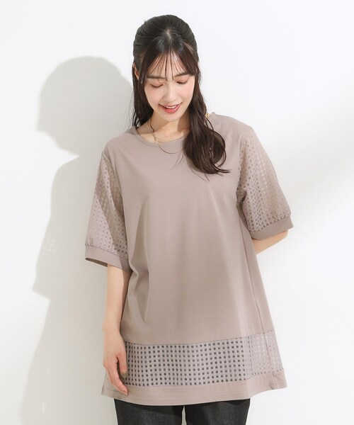 SHOO・LA・RUE(シューラルー)の「【ひんやり/S-LL/二の腕カバー】シアーチェックがポイント 5分袖チュニック(チュニック・レディース・ライトブルー/ブラウン系/ブラック・04/03/02/01)」の16枚目の写真