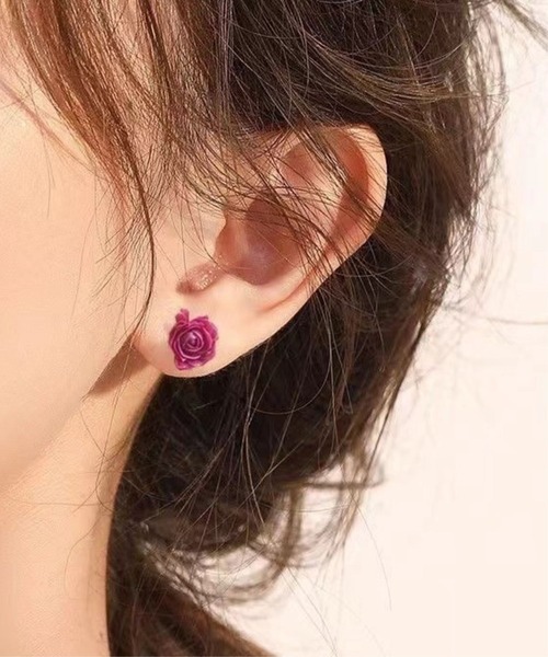 yu-ka（ユーカ）の「YU-KA:ローズデザインスタッドピアス Rose  design stud pierce（ピアス（両耳用）・レディース・ワインレッド/ホワイト・FREE）」の2枚目の写真