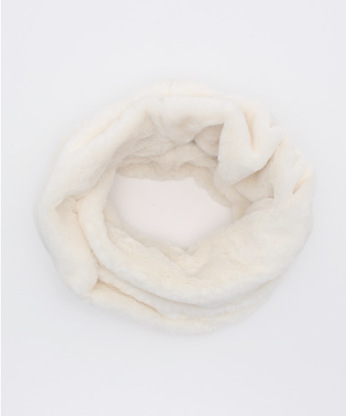 AZUL by moussy（アズールバイマウジー）の「PEフェイクファーシングルスヌード（マフラー・レディース・オフホワイト/グレー/ベージュ/ブラック・FREE）」の2枚目の写真