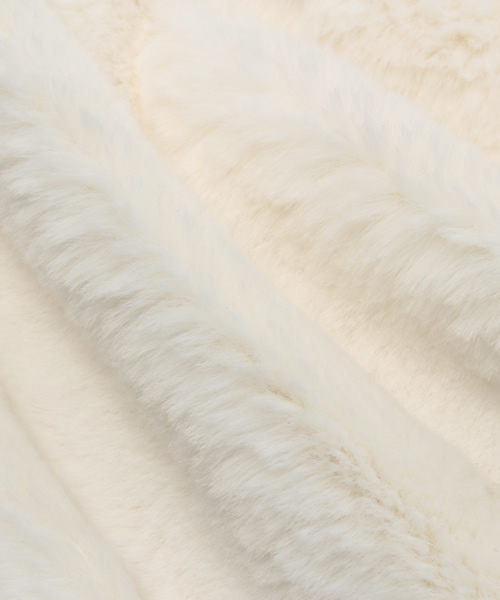 AZUL by moussy（アズールバイマウジー）の「PEフェイクファーシングルスヌード（マフラー・レディース・オフホワイト/グレー/ベージュ/ブラック・FREE）」の5枚目の写真