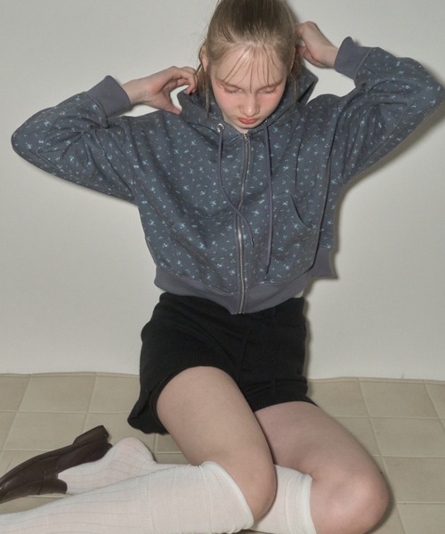 Birthday room（バースデイルーム）の「小花柄スウェットパーカー/Small floral print hoodie（パーカー・レディース・オートミール/ネイビー・FREE）」の4枚目の写真