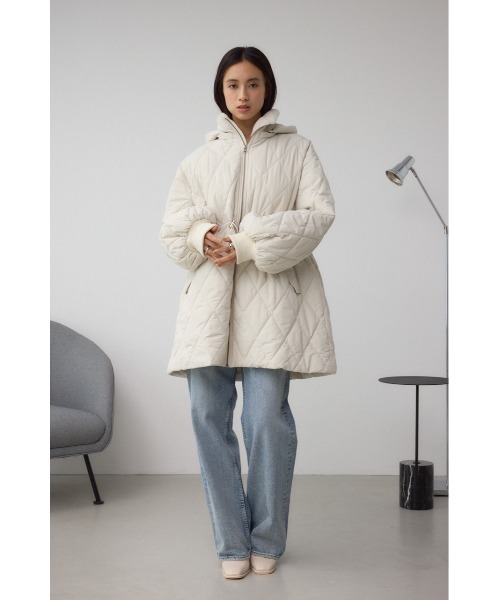 AZUL by moussy(アズールバイマウジー)の「キルティング中綿ミドルコート(ブルゾン・レディース・アイボリー/ブラック・SMALL/MEDIUM)」の5枚目の写真