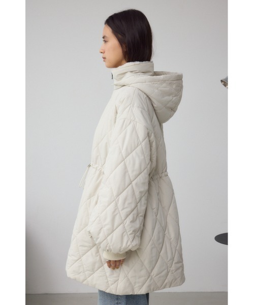 AZUL by moussy(アズールバイマウジー)の「キルティング中綿ミドルコート(ブルゾン・レディース・アイボリー/ブラック・SMALL/MEDIUM)」の7枚目の写真