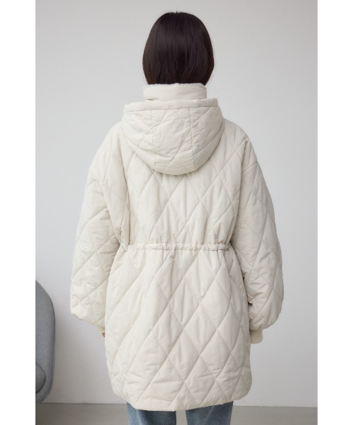 AZUL by moussy(アズールバイマウジー)の「キルティング中綿ミドルコート(ブルゾン・レディース・アイボリー/ブラック・SMALL/MEDIUM)」の8枚目の写真