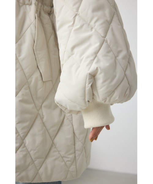 AZUL by moussy(アズールバイマウジー)の「キルティング中綿ミドルコート(ブルゾン・レディース・アイボリー/ブラック・SMALL/MEDIUM)」の13枚目の写真