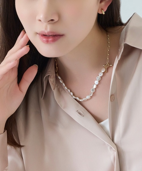 Phoebe(フィービィー)の「メタリックパールチョーカーネックレス/41cm(ネックレス・レディース・ホワイト・FREE)」の3枚目の写真