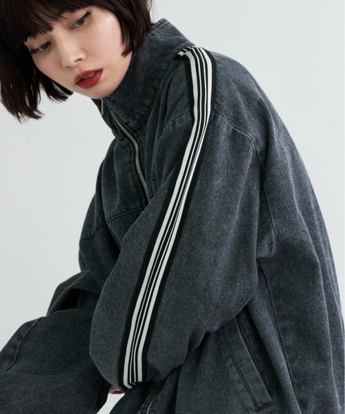 A.D.C.L.（エーディーシーエル）の「トラックライン付き オーバーサイズ デニムジャケット（Gジャン）（デニムジャケット・レディース・ブラック/ブルー・M/L）」の4枚目の写真