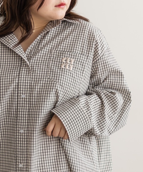 CLETTE(クレット)の「CLETTEオリジナルロゴ刺繍オーバーサイズチェックシャツ(シャツ/ブラウス・レディース・ベージュ/ブルー/アイボリー・4L/3L/LL)」の2枚目の写真