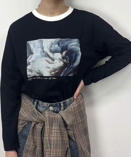 NICOLE CLUB(ニコル クラブ)の「フォトプリントロングTシャツ(Tシャツ/カットソー・レディース・ホワイト×ブラック/オフホワイト/ブラック×ホワイト・FREE)」の3枚目の写真