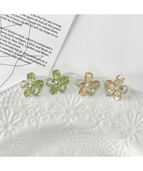tone(トーン)の「【88eighty-eight】クリアストーンキラキラゴールドフラワーピアス【import】(MA)(ピアス(両耳用)・レディース・グリーン/オレンジ・FREE)」の9枚目の写真