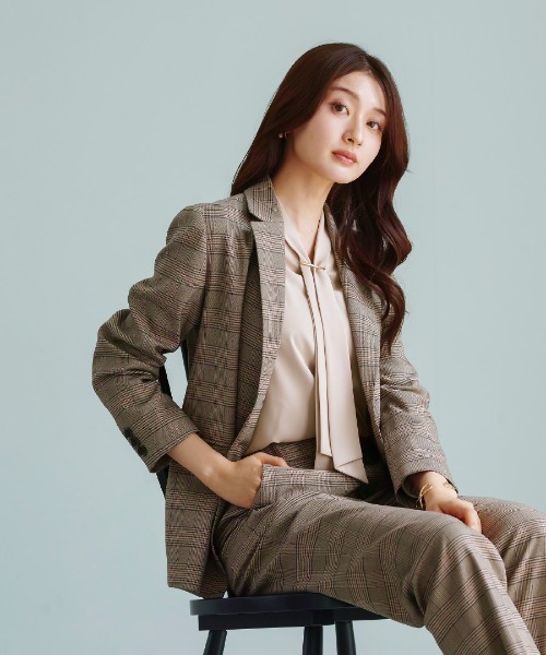 WHITE JOOLA（ホワイトジョーラ）の「【 洗える・接触冷感 】とろみデシン・ボウタイデザインブラウス（シャツ/ブラウス・レディース・オフホワイト/グレイッシュブルー/ベージュ・S/M/L）」の11枚目の写真