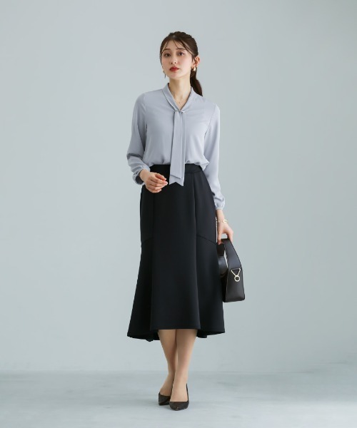 WHITE JOOLA（ホワイトジョーラ）の「【 洗える・接触冷感 】とろみデシン・ボウタイデザインブラウス（シャツ/ブラウス・レディース・オフホワイト/グレイッシュブルー/ベージュ・S/M/L）」の14枚目の写真