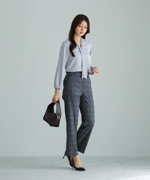 WHITE JOOLA（ホワイトジョーラ）の「【 洗える・接触冷感 】とろみデシン・ボウタイデザインブラウス（シャツ/ブラウス・レディース・オフホワイト/グレイッシュブルー/ベージュ・S/M/L）」の15枚目の写真