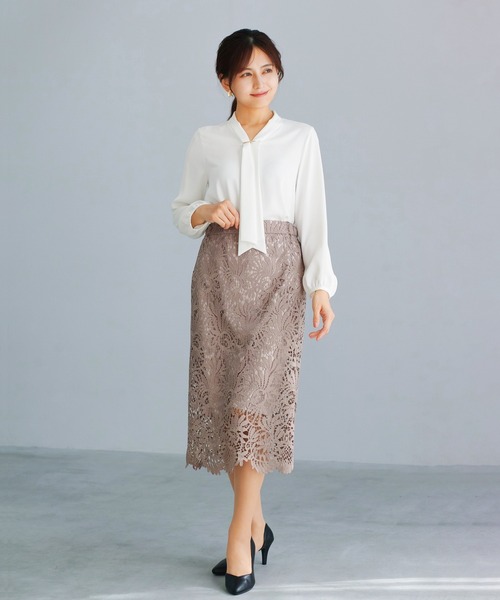 WHITE JOOLA(ホワイトジョーラ)の「【 洗える・接触冷感 】とろみデシン・ボウタイデザインブラウス(シャツ/ブラウス・レディース・オフホワイト/グレイッシュブルー/ベージュ・S/M/L)」の10枚目の写真