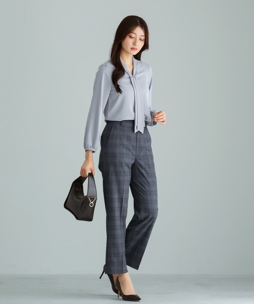 WHITE JOOLA(ホワイトジョーラ)の「【 洗える・接触冷感 】とろみデシン・ボウタイデザインブラウス(シャツ/ブラウス・レディース・オフホワイト/グレイッシュブルー/ベージュ・S/M/L)」の18枚目の写真
