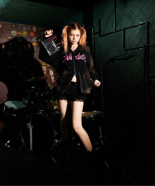 dollslutz(ドルズラッツ)の「【dollslutz】silver metallic over zip hoodie / 【ドルズラッツ】シルバーメタリックオーバージップフーディー(パーカー・レディース・ピンク/レオパード/ブラック・FREE)」の7枚目の写真