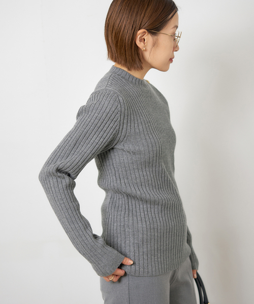 IENA(イエナ)の「ワイドリブプルオーバー(ニット/セーター・レディース・グレー/アイボリー/ネイビー・FREE)」の4枚目の写真