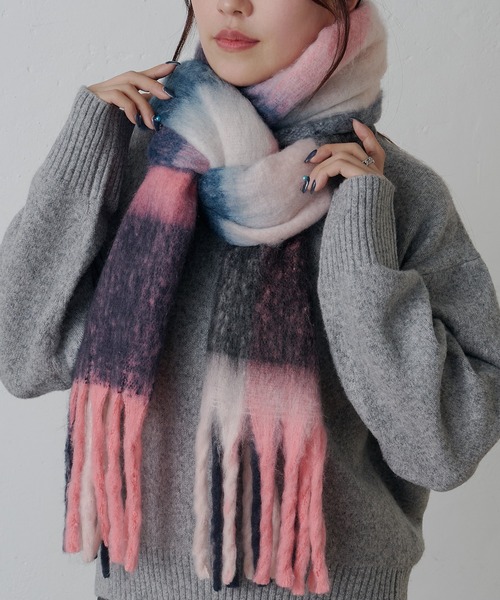 COLONY 2139（コロニートゥーワンスリーナイン）の「チェックフェイクウールマフラー（マフラー・レディース・イエロー/グリーン/ピンク/グレー・FREE）」の4枚目の写真