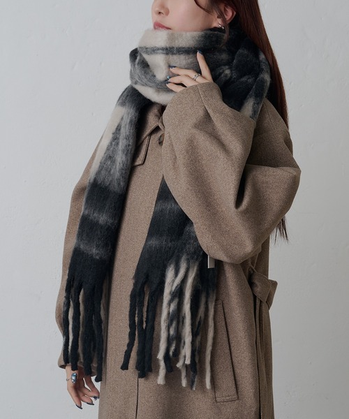 COLONY 2139（コロニートゥーワンスリーナイン）の「チェックフェイクウールマフラー（マフラー・レディース・イエロー/グリーン/ピンク/グレー・FREE）」の6枚目の写真