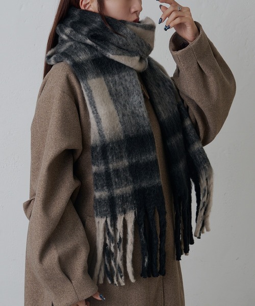 COLONY 2139（コロニートゥーワンスリーナイン）の「チェックフェイクウールマフラー（マフラー・レディース・イエロー/グリーン/ピンク/グレー・FREE）」の5枚目の写真