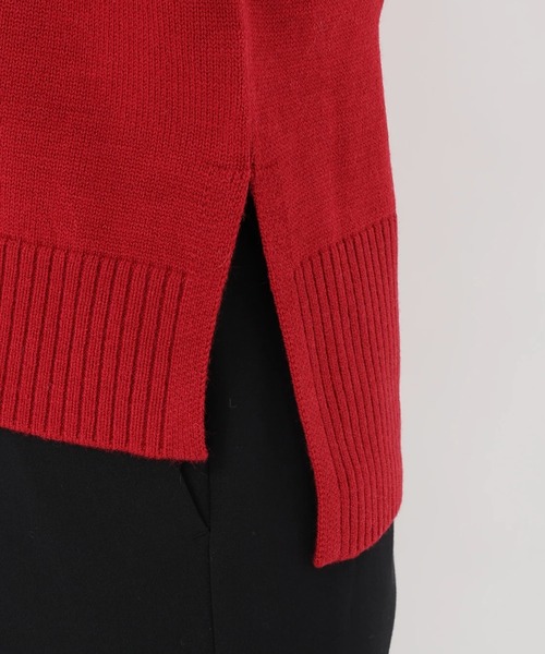 STRAWBERRY-FIELDS(ストロベリーフィールズ)の「ソフティバルキー_スカラップVネックニット(カーディガン/ボレロ・レディース・オフホワイト/レッド・2)」の13枚目の写真