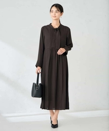 a.v.v（アーヴェヴェ）の「【洗える/WEB限定】ボウタイタックワンピース（ワンピース）」