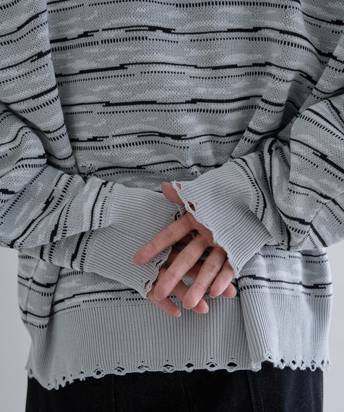 EPNK（イーピーエヌケー）の「Distressed Border V-Neck Knit / ディストレスト ボーダー ブイネック ニット（ニット/セーター・メンズ・グレー/ブラック・SMALL/MEDIUM/LARGE）」の21枚目の写真