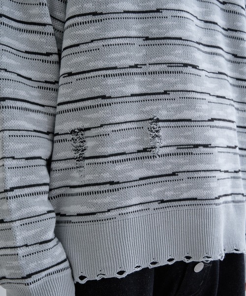 EPNK（イーピーエヌケー）の「Distressed Border V-Neck Knit / ディストレスト ボーダー ブイネック ニット（ニット/セーター・メンズ・グレー/ブラック・SMALL/MEDIUM/LARGE）」の22枚目の写真