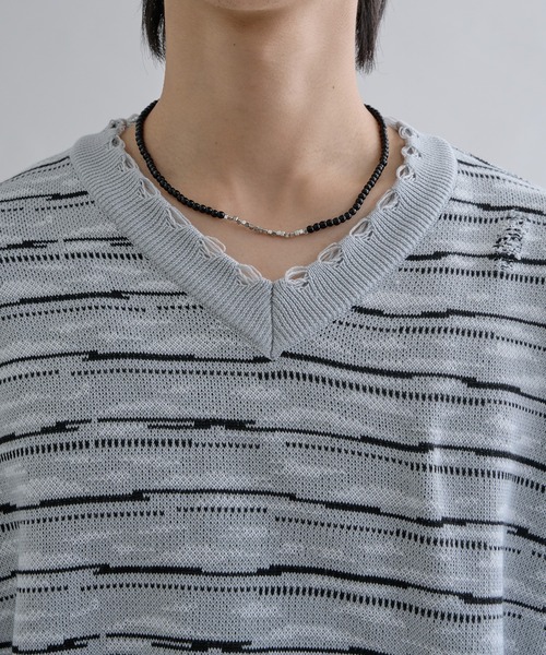 EPNK（イーピーエヌケー）の「Distressed Border V-Neck Knit / ディストレスト ボーダー ブイネック ニット（ニット/セーター・メンズ・グレー/ブラック・SMALL/MEDIUM/LARGE）」の20枚目の写真