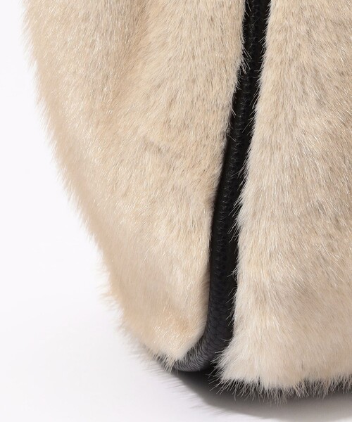 TOMORROWLAND （トゥモローランド）の「TOMORROWLAND フェイクファー トートバッグ（トートバッグ・レディース・ダークブラウン/ライトベージュ・FREE）」の8枚目の写真