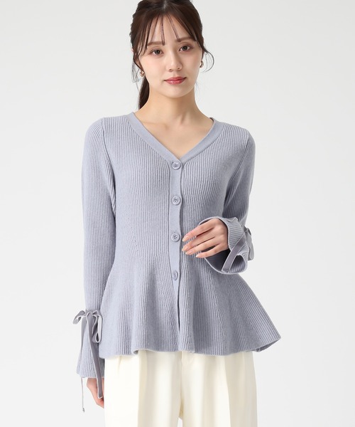 31 Sons de mode（トランテアン　ソン　ドゥ　モード）の「2025秋冬新作 袖リボンベロアペプラムニット（ニット/セーター・レディース・ピンク/ブルー/オフホワイト・ﾌﾘ-）」の2枚目の写真