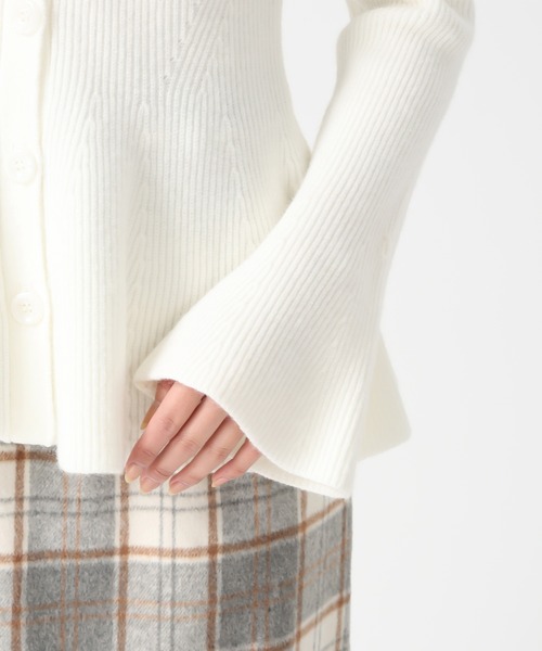 31 Sons de mode（トランテアン　ソン　ドゥ　モード）の「2025秋冬新作 袖リボンベロアペプラムニット（ニット/セーター・レディース・ピンク/ブルー/オフホワイト・ﾌﾘ-）」の17枚目の写真