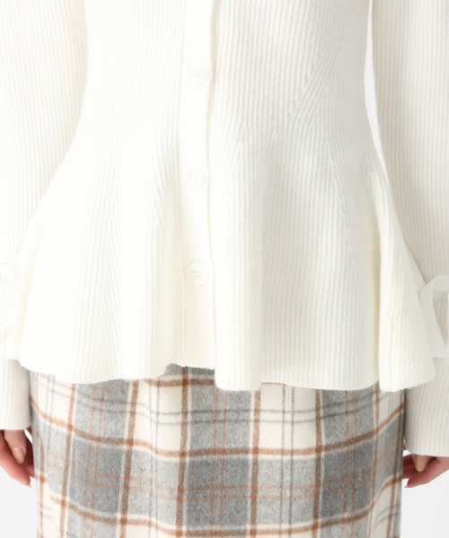 31 Sons de mode（トランテアン　ソン　ドゥ　モード）の「2025秋冬新作 袖リボンベロアペプラムニット（ニット/セーター・レディース・ピンク/ブルー/オフホワイト・ﾌﾘ-）」の18枚目の写真