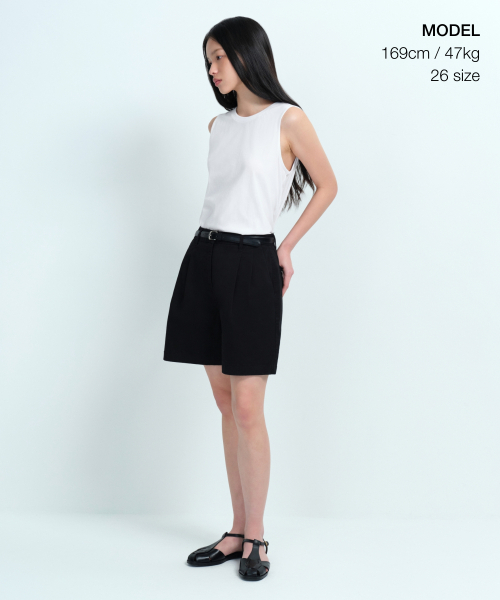 MUSINSA STANDARD WOMAN（ムシンサスタンダードウーマン）の「ウィメンズツーピンタックワイドチノショーツ[ブラック]（その他パンツ・レディース・その他・30/24/25/26/27/28/29）」の2枚目の写真