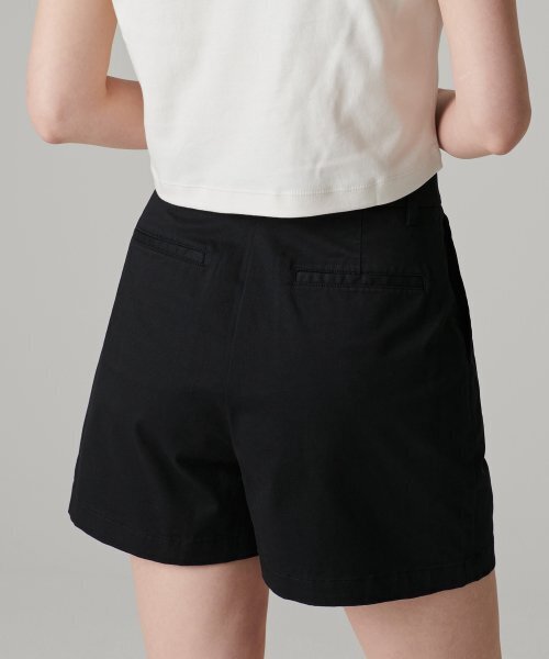 MUSINSA STANDARD WOMAN（ムシンサスタンダードウーマン）の「ウィメンズツーピンタックワイドチノショーツ[ブラック]（その他パンツ・レディース・その他・30/24/25/26/27/28/29）」の7枚目の写真