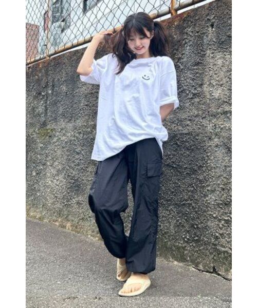 GRAVER（グレーバー）の「[ユニセックス]スモールドローイングスマイル半袖Tシャツ_3カラー（Tシャツ/カットソー・レディース・ホワイト/ブラック/ネイビー/ホワイト系その他2/ホワイト系/ネイビー系・SMALL/MEDIUM/LARGE/X-LARGE）」の18枚目の写真