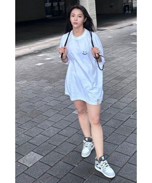 GRAVER（グレーバー）の「[ユニセックス]スモールドローイングスマイル半袖Tシャツ_3カラー（Tシャツ/カットソー・レディース・ホワイト/ブラック/ネイビー/ホワイト系その他2/ホワイト系/ネイビー系・SMALL/MEDIUM/LARGE/X-LARGE）」の12枚目の写真