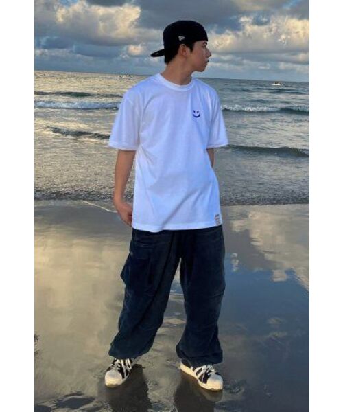GRAVER（グレーバー）の「[ユニセックス]スモールドローイングスマイル半袖Tシャツ_3カラー（Tシャツ/カットソー・レディース・ホワイト/ブラック/ネイビー/ホワイト系その他2/ホワイト系/ネイビー系・SMALL/MEDIUM/LARGE/X-LARGE）」の7枚目の写真