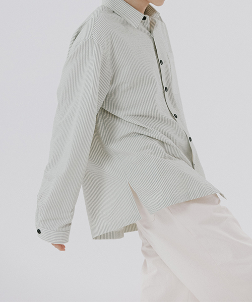 MALEN(マレン)の「ユニセックスストライプシャツネイビー(シャツ/ブラウス・メンズ・その他・MEDIUM/LARGE/X-LARGE)」の4枚目の写真