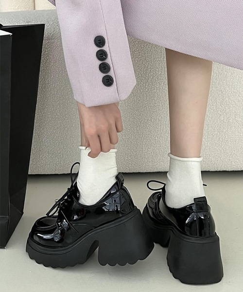 Lace Ladies（レースレディース）の「パテント調 ひねり金具 レースアップ 厚底 シューズ（ローファー・レディース・ブラック・23.5cm/24cm/25cm/22.5cm/23cm/24.5cm）」の6枚目の写真