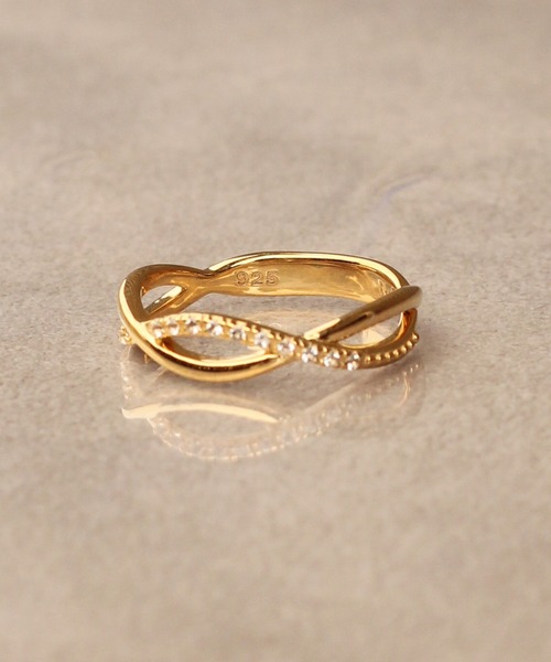NOIR DE POUPEE（ノワールドプーペ）の「【WEB限定】K18vermeil ホワイトトパーズクロスリング（リング・レディース・ゴールド・#11/#13/#15）」の2枚目の写真