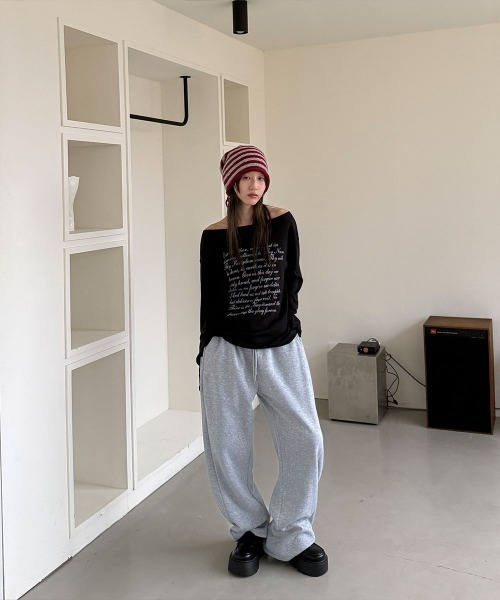 4INT.（フォイント）の「ボートネック レタリング オフショルダー シースルー 長袖 Tシャツ（Tシャツ/カットソー・レディース・ベージュ/ホワイト/ブラック・FREE）」の6枚目の写真