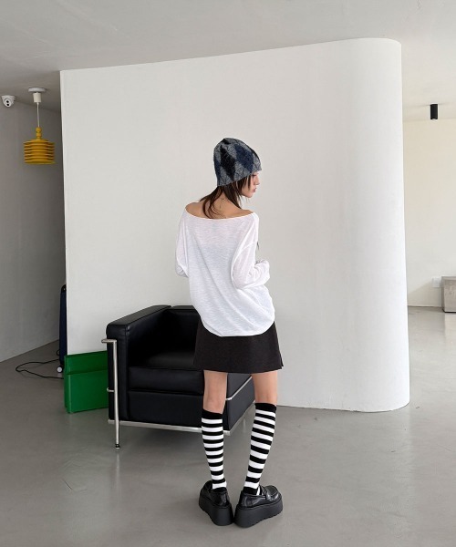 4INT.（フォイント）の「ボートネック レタリング オフショルダー シースルー 長袖 Tシャツ（Tシャツ/カットソー・レディース・ベージュ/ホワイト/ブラック・FREE）」の13枚目の写真