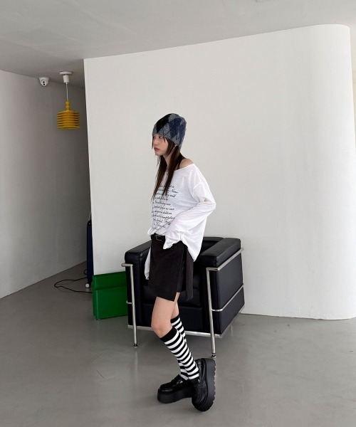 4INT.（フォイント）の「ボートネック レタリング オフショルダー シースルー 長袖 Tシャツ（Tシャツ/カットソー・レディース・ベージュ/ホワイト/ブラック・FREE）」の15枚目の写真