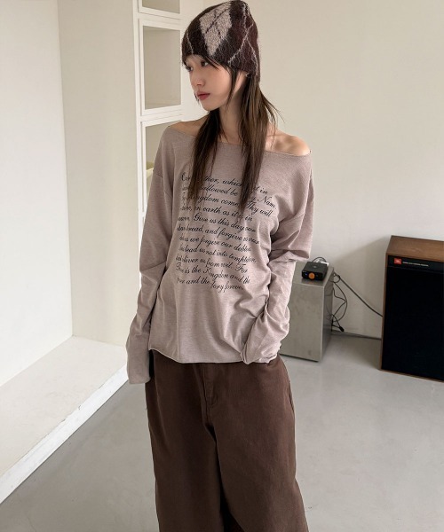 4INT.（フォイント）の「ボートネック レタリング オフショルダー シースルー 長袖 Tシャツ（Tシャツ/カットソー・レディース・ベージュ/ホワイト/ブラック・FREE）」の21枚目の写真