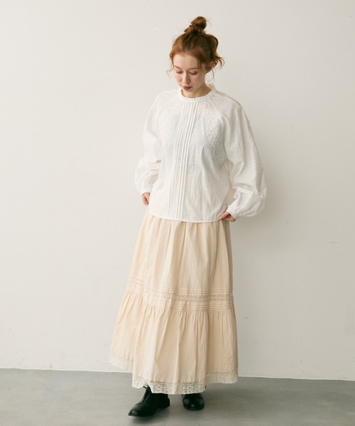 Crisp(クリスプ)の「フリルネック刺繍ブラウス(シャツ/ブラウス・レディース・ホワイト・FREE)」の3枚目の写真