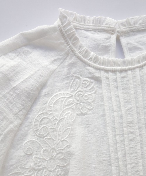 Crisp(クリスプ)の「フリルネック刺繍ブラウス(シャツ/ブラウス・レディース・ホワイト・FREE)」の9枚目の写真