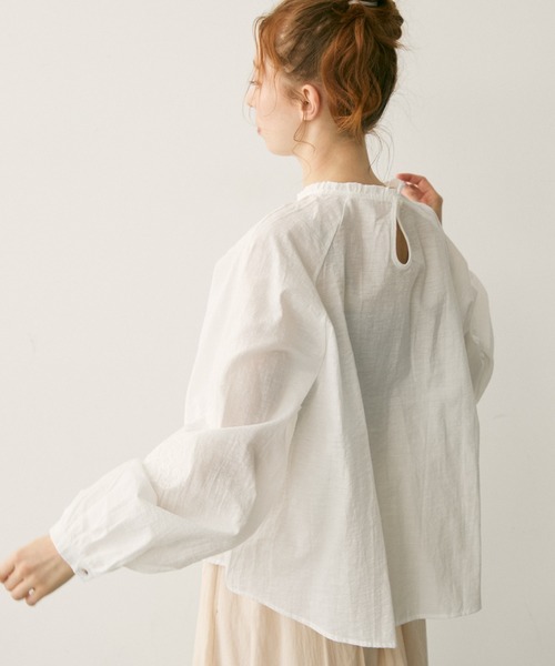 Crisp(クリスプ)の「フリルネック刺繍ブラウス(シャツ/ブラウス・レディース・ホワイト・FREE)」の13枚目の写真