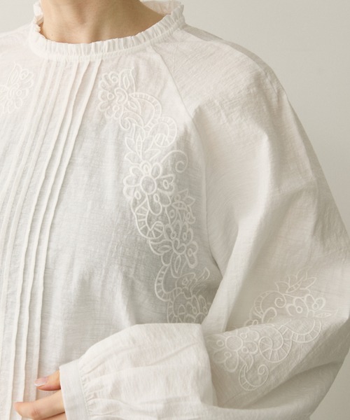 Crisp(クリスプ)の「フリルネック刺繍ブラウス(シャツ/ブラウス・レディース・ホワイト・FREE)」の15枚目の写真