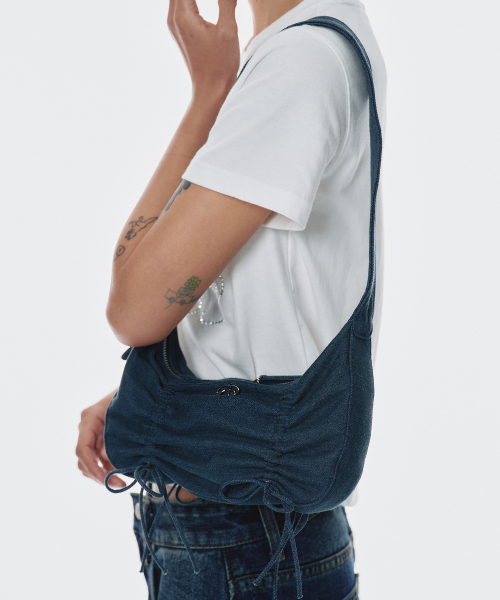 AMESWORLDWIDE（アメスワールドワイド）の「DENIM MINI SHOULDER BAG DEEP BLUE（ショルダーバッグ・レディース・その他・FREE）」の5枚目の写真